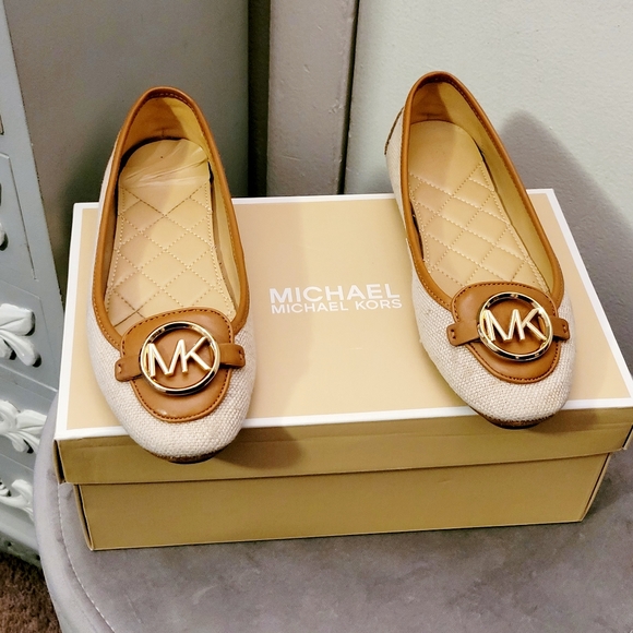Michael Kors loafers two tone brown tan gold large emblem size 6 - Picture 8 of 14